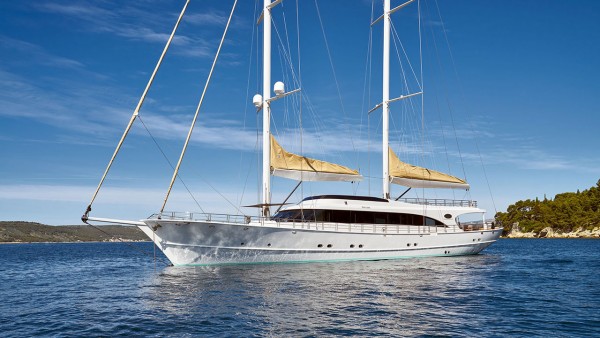 Sailing Yacht Acapella