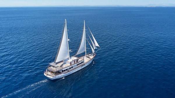 Sailing Yacht Corsario