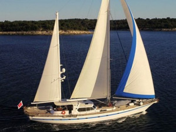 Free Wings Sailing Yacht