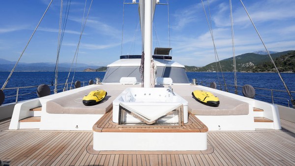 Sailing Yacht King of the Sea