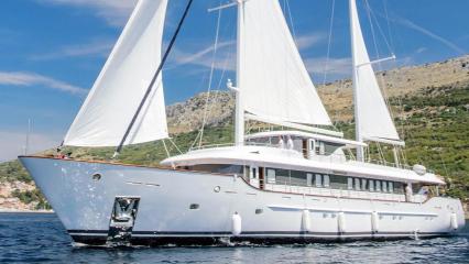 Sailing Yacht Omnia