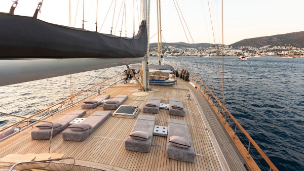 Sailing Yacht Silver Moon