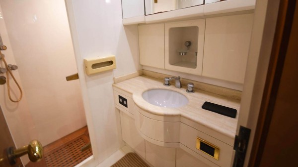 Motor Yacht Azimut 65 Gokce