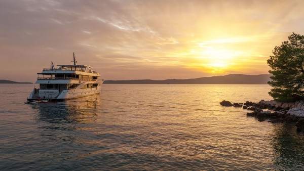 Motor Yacht Cristal