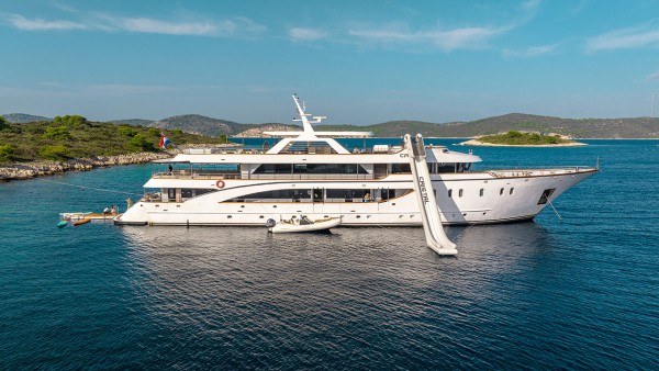 Motor Yacht Cristal