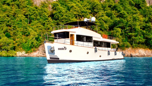 Maske 3 Motor Yacht