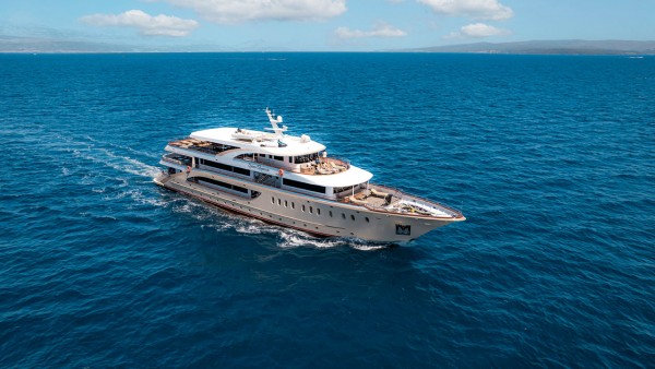 Queen Eleganza Motor Yacht