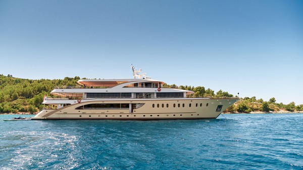 Motor Yacht Queen Eleganza