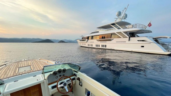 Motor Yacht REM